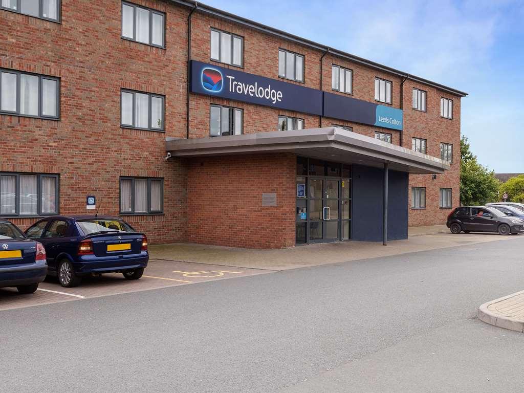 Travelodge Leeds Colton Garforth Exterior foto